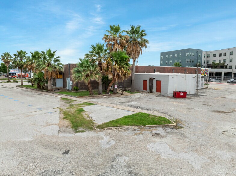 More Photos Of 6430 Hillcroft Ave, Houston Office For Sale