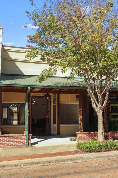 More Photos Of 124 Trinity St, Abbeville Storefront For Sale