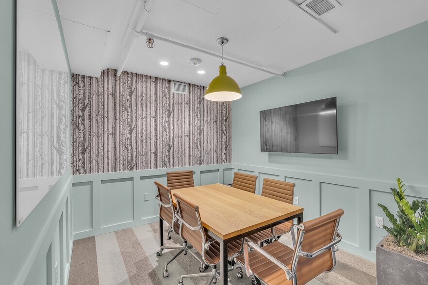 More Photos Of 718 7th St NW, Washington Office Residential For Lease