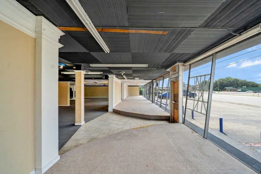 More Photos Of 10509 Dixie Hwy, Louisville Freestanding For Lease