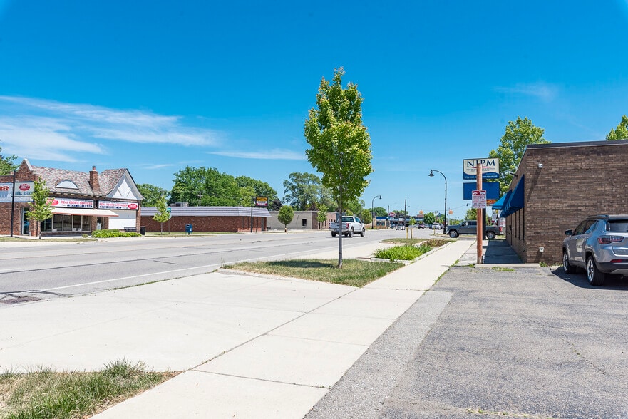 More Photos Of 18735 Ecorse Rd, Allen Park Office For Lease