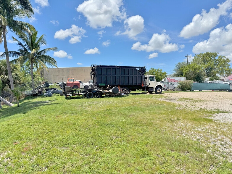 More Photos Of 1029 SE 12th Ct, Cape Coral Warehouse For Lease