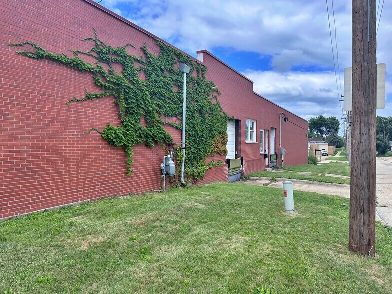 More Photos Of 1227 22nd St, Rockford Industrial For Sale
