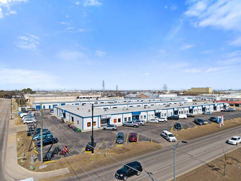 Primary Photo Of 3201-3207 E Pioneer Pky, Arlington Unknown For Lease