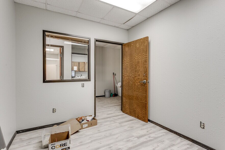 More Photos Of 3500 NW 39th St, Oklahoma City Office For Sale