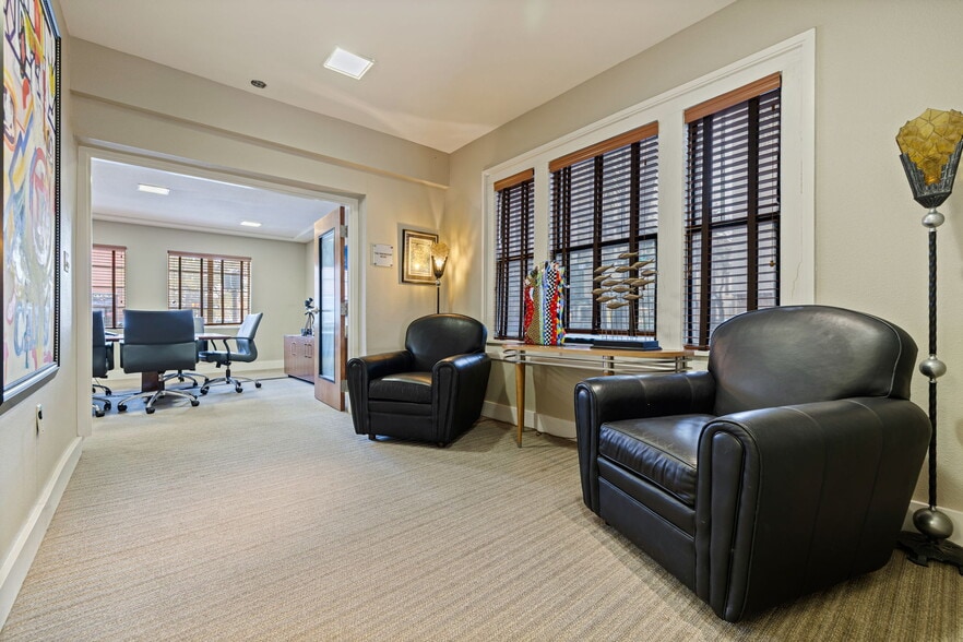 More Photos Of 721 1st Ave N, Saint Petersburg Office For Sale