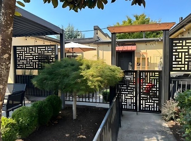 More Photos Of 258 N Kutch St, Carlton Storefront For Sale