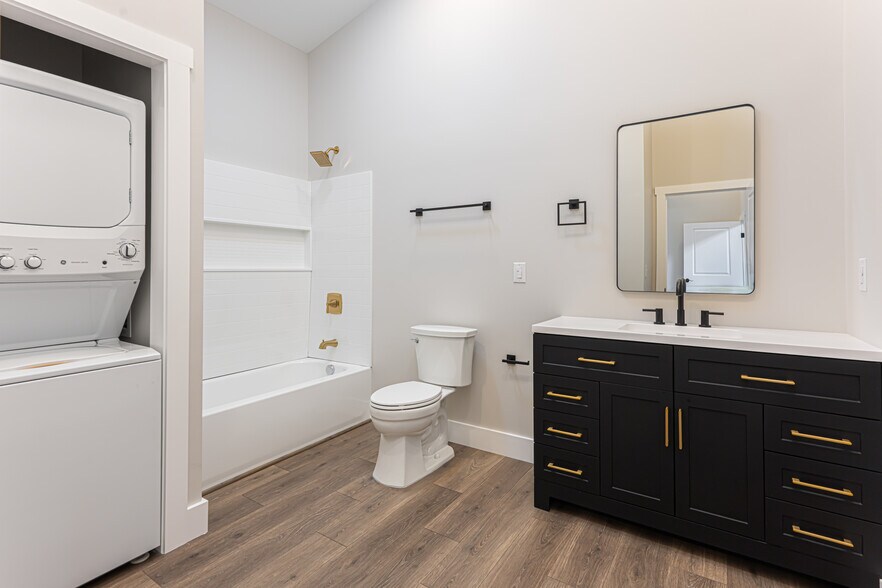 More Photos Of 153 Hackleburg Ln, Hendersonville Multifamily For Sale