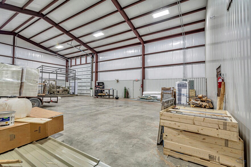 More Photos Of 716 US 385, Seminole Manufacturing For Sale