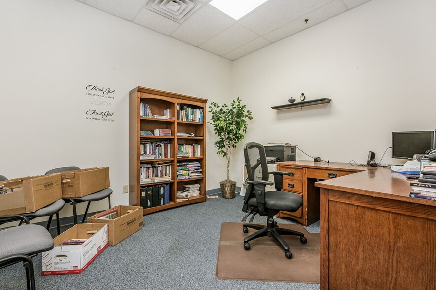 More Photos Of 4530 Canyon Dr, Amarillo Freestanding For Sale