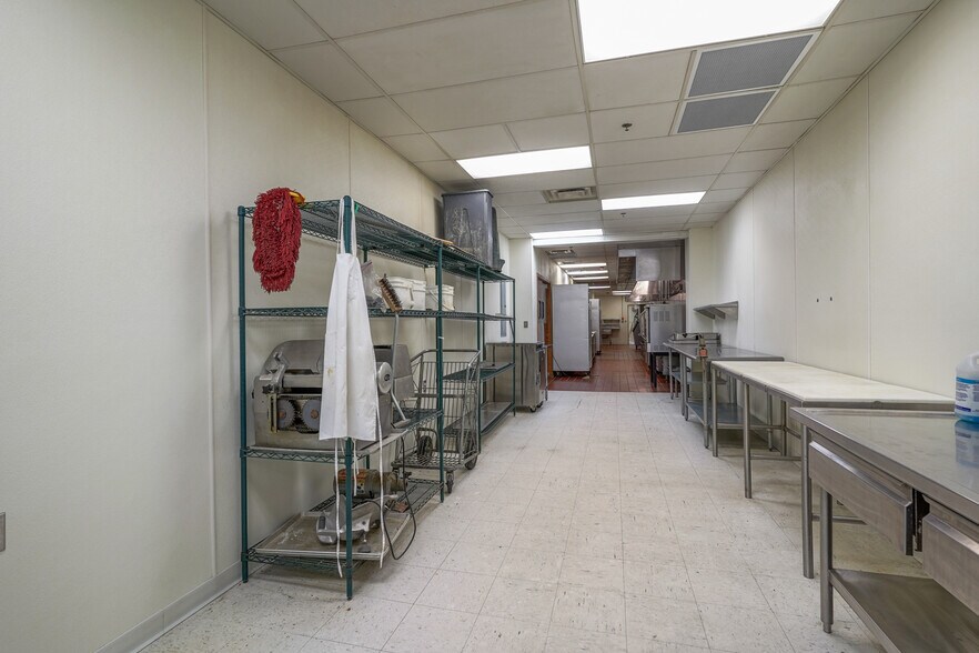 More Photos Of 3450 Gateway Dr, Grand Forks Restaurant For Lease