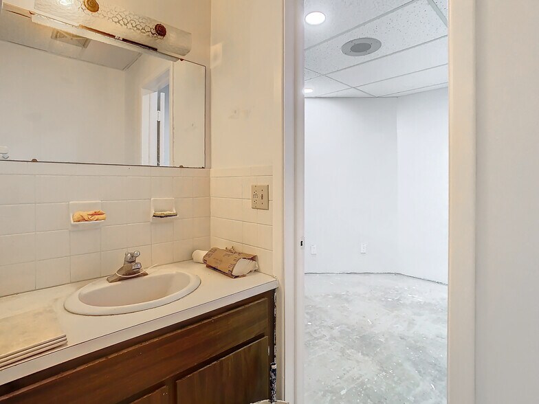 More Photos Of 6430 Madison St, New Port Richey Medical For Sale