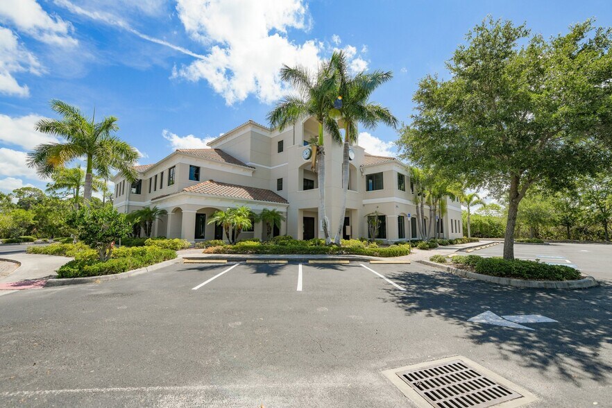 More Photos Of 5920 Pan American Blvd, North Port Medical For Lease