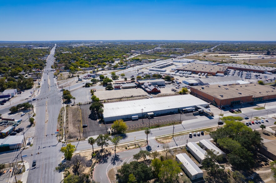More Photos Of 5101 S Zarzamora St, San Antonio Manufacturing For Lease