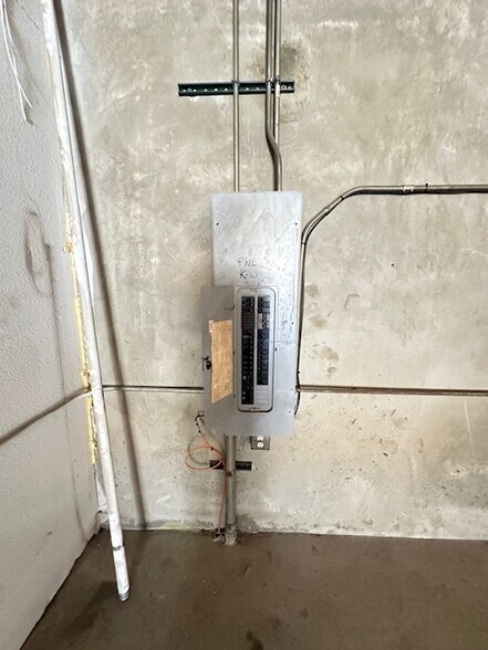 More Photos Of 17250 Lemon St, Hesperia Warehouse For Lease