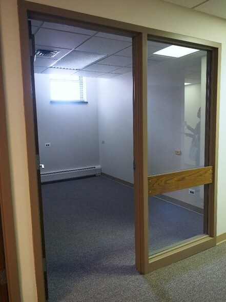 More Photos Of 329-331 S York Rd, Bensenville Daycare Center For Lease