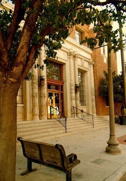 More Photos Of 1707 Eye St, Bakersfield Office For Lease