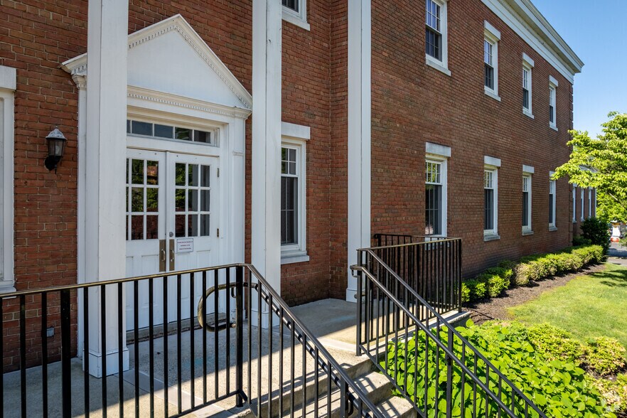 More Photos Of 97 Main St, Chatham Office For Lease