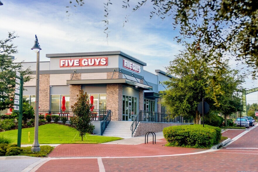 More Photos Of Oviedo On The Park, Oviedo Restaurant For Lease