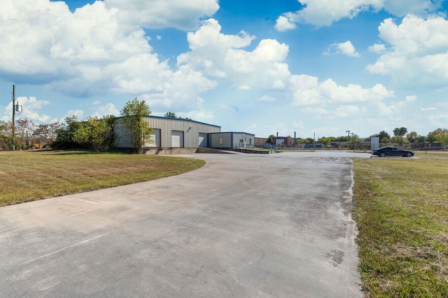 More Photos Of 2624 Wilson Rd, Humble Warehouse For Lease