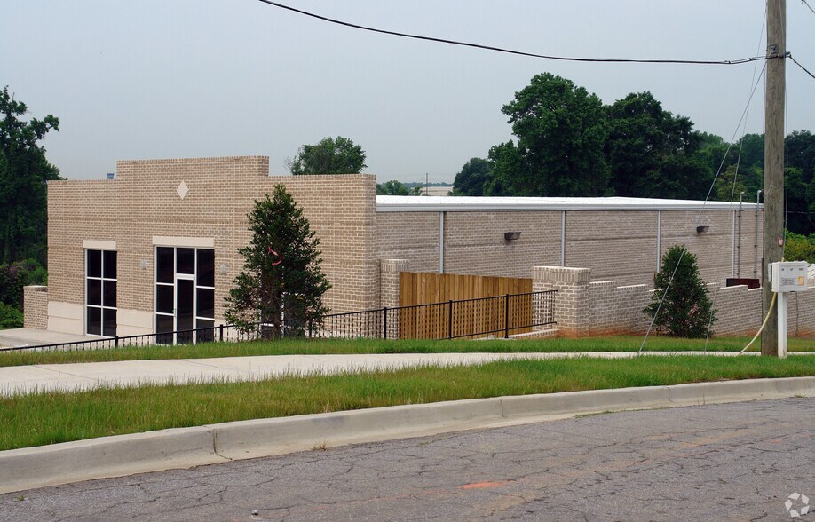 More Photos Of 3342 W Hospital Ave, Atlanta Light Manufacturing For Sale