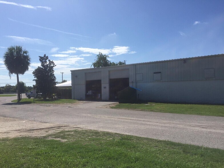 More Photos Of 2430 S Nova Rd, Daytona Beach Specialty For Lease