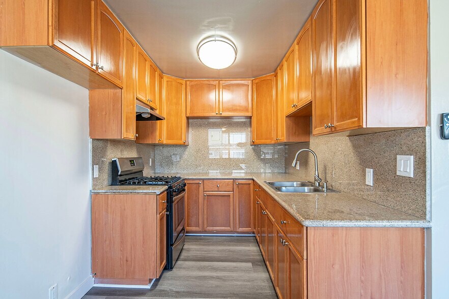 More Photos Of 1165 Thompson Ave, Glendale Apartments For Sale
