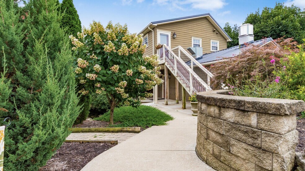 More Photos Of 120 W Main St, Somerset Flex For Sale