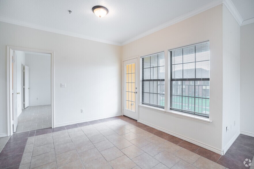 More Photos Of 107 Oak Park Dr, Clute Apartments For Sale
