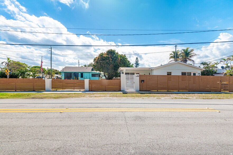 More Photos Of 302 SW 2nd Ave, Dania Beach Multifamily For Sale
