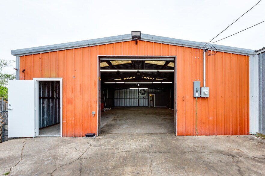 Primary Photo Of 440 N Jefferson St, Lancaster Industrial For Lease