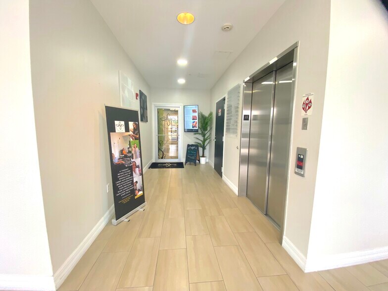 More Photos Of 3801 Avalon Park East Blvd, Orlando Unknown For Lease