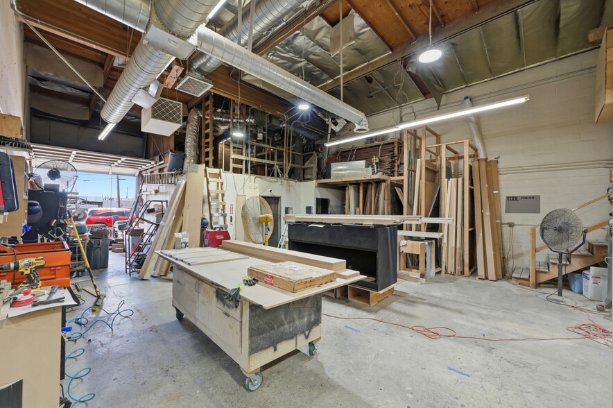 More Photos Of 8926 Norris Ave, Sun Valley Warehouse For Lease