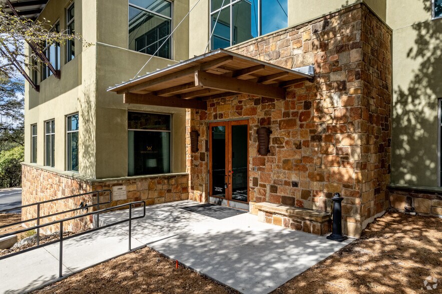 More Photos Of 1580 S Main St, Boerne Medical For Lease