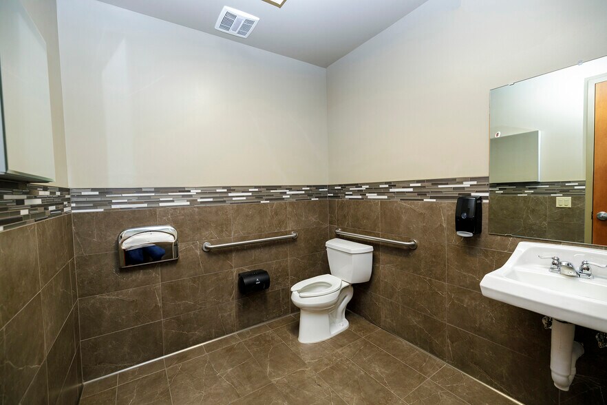More Photos Of 3260 Liberty Square Pky, Turlock Warehouse For Sale