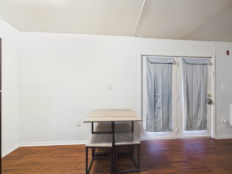 More Photos Of 1349 Jefferson Dr, Port Arthur Apartments For Sale