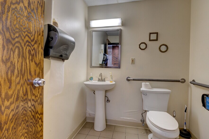 More Photos Of 55 Whiting St, Plainville Medical For Sale