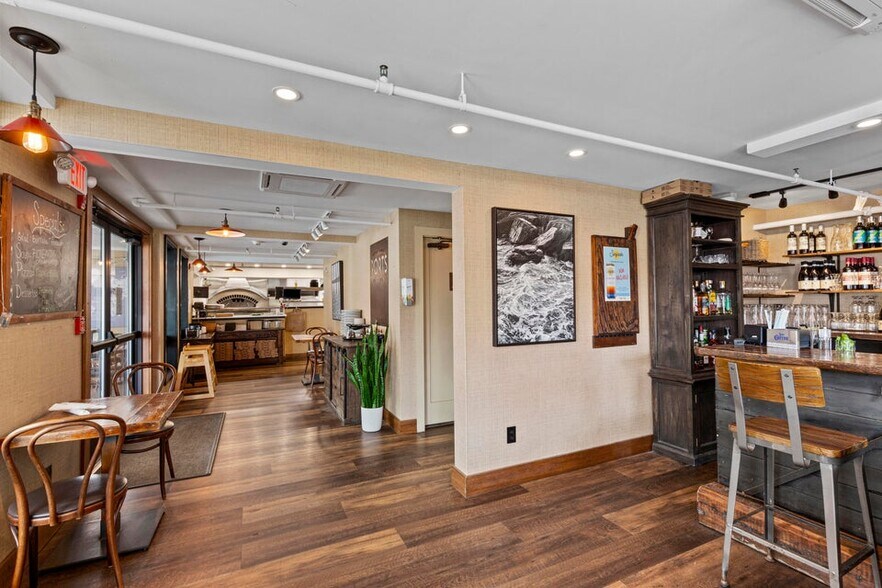 More Photos Of 28 Union St, Boothbay Harbor Restaurant For Sale