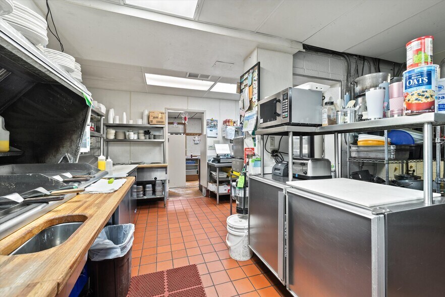 More Photos Of 6290 S Martin Rd, New Berlin Restaurant For Sale