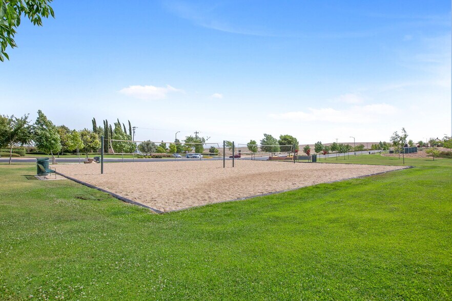 More Photos Of 9121 Prometheus Dr, Bakersfield Apartments For Sale