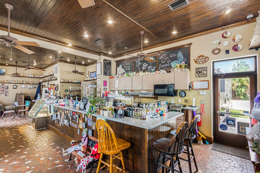 More Photos Of 700 St. Johns Ave, Palatka Restaurant For Sale