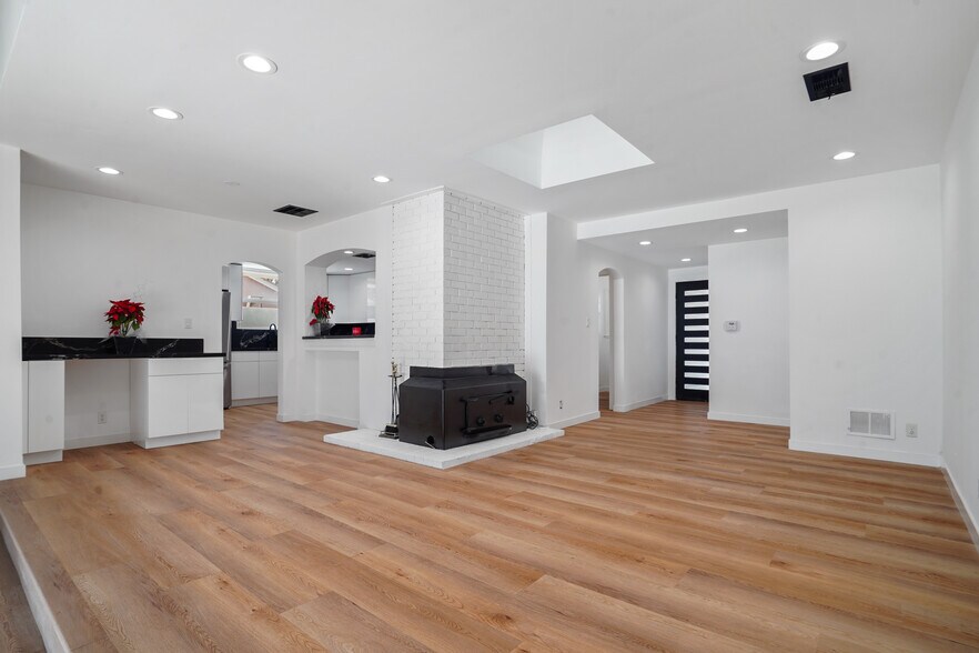 More Photos Of 20336 Cantara St, Winnetka Apartments For Sale