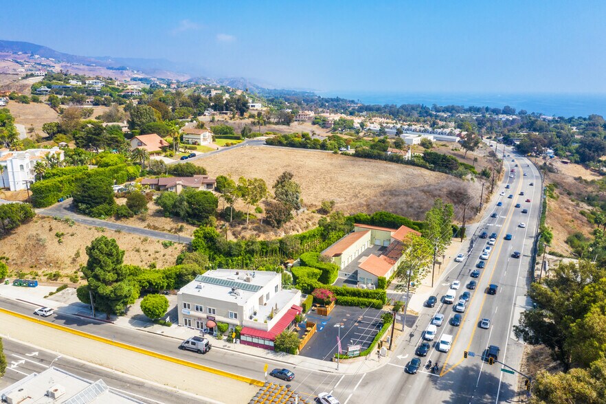 More Photos Of 28925 Pacific Coast Hwy, Malibu Storefront Retail Office For Sale