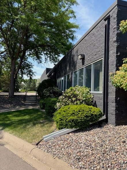 More Photos Of 4155 Old Sibley Memorial Hwy, Eagan Research And Development For Sale