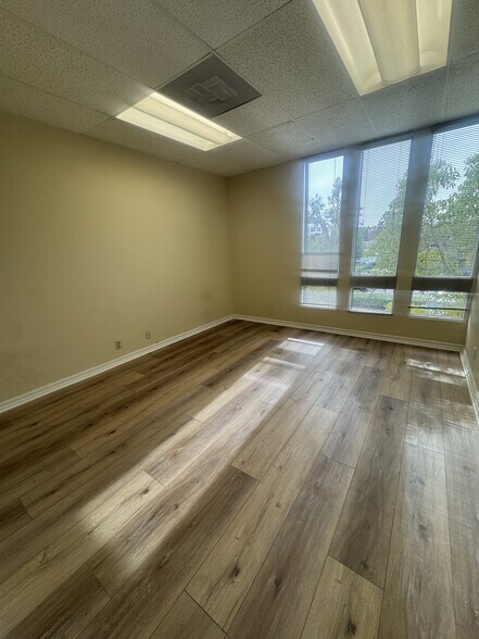 More Photos Of 1101 Dove St, Newport Beach Office For Lease