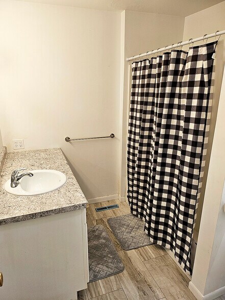 More Photos Of 540 S Main St, Galva Storefront Retail Residential For Sale