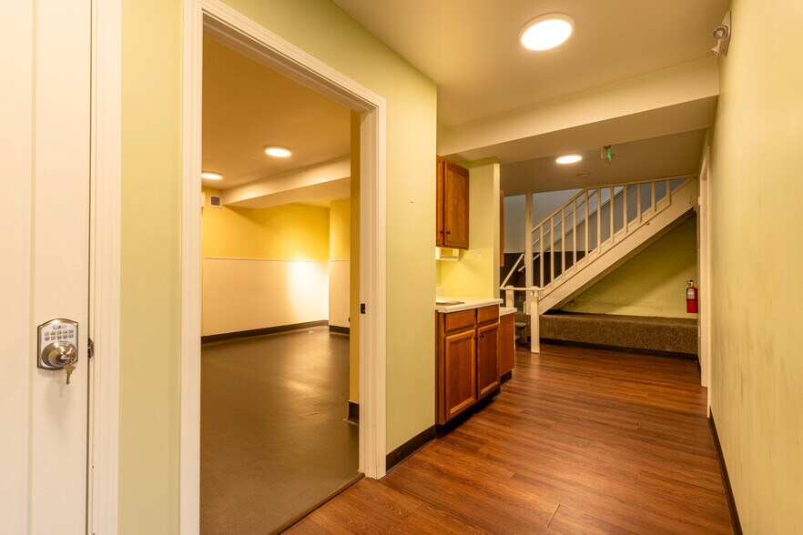 More Photos Of 2025 P St, Sacramento Office Residential For Lease