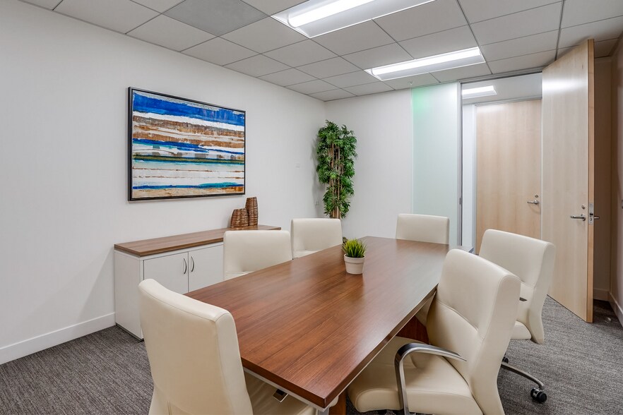More Photos Of 15303 Ventura Blvd, Sherman Oaks Office For Lease