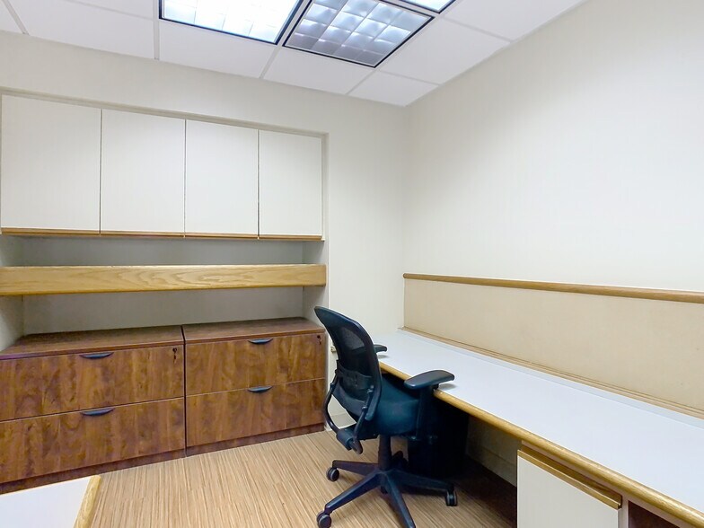 More Photos Of 3333 W Kennedy Blvd, Tampa Loft Creative Space For Sale