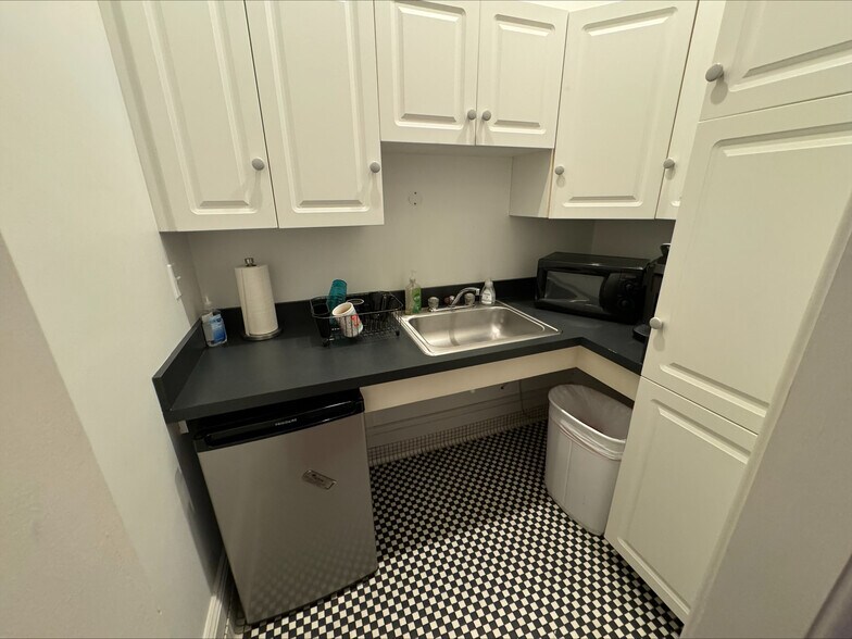 More Photos Of 304-306 Market St SE, Roanoke Storefront Retail Office For Lease